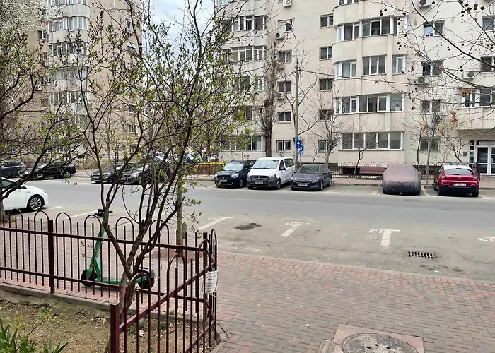 Deluxe Central Apartment